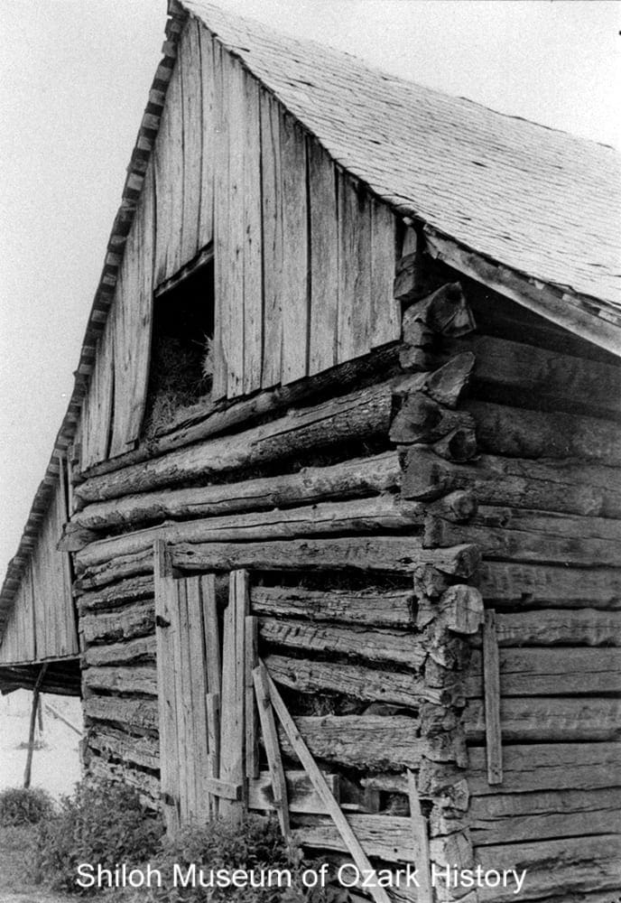 Nathan Combs’ log barn, Fayetteville (Washington County, Arkansas), about 1971.