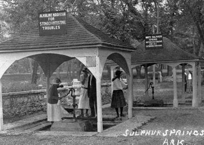Visitors at the magnesia and white sulphur springs, Sulphur Springs, Arkansas, 1920s