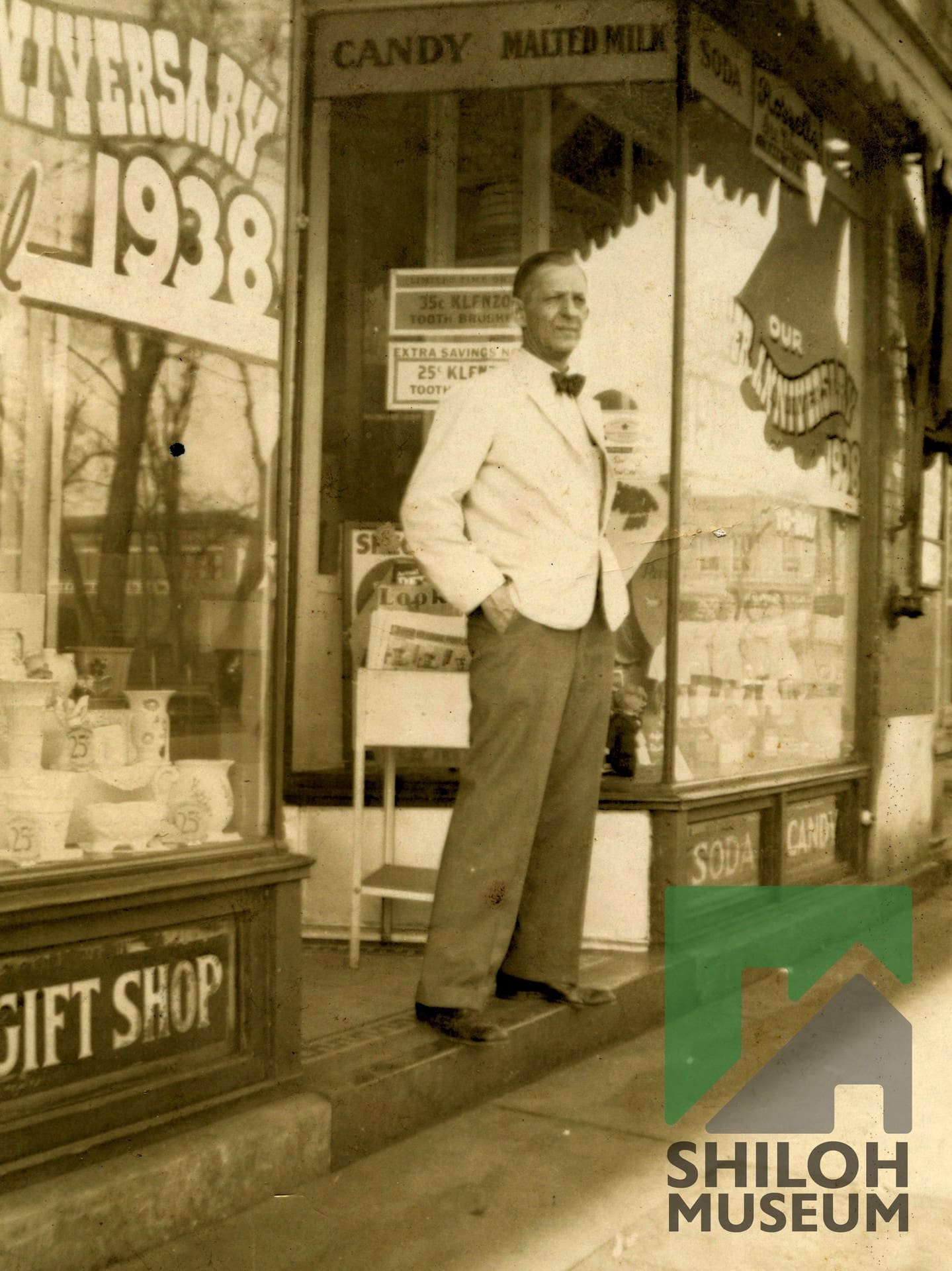 🎃 Happy Halloween and happy 📷 #PhotoIDFriday. This is no trick, but it would be a treat to identify this confident looking man standing in this store’s entrance. There’s so much we don’t know, like the store, which apparently celebrated its silver anniversary in 1938 (when we believe the photo was taken), and its location. Could this be Springdale, and could this be Walter Berry? Please help us!
Photo is from the Shiloh Museum’s Berry Braun Family Collection (S-2025-35-17).
#SpringdaleArkansas #ArkansasOzarks #OzarkHistory