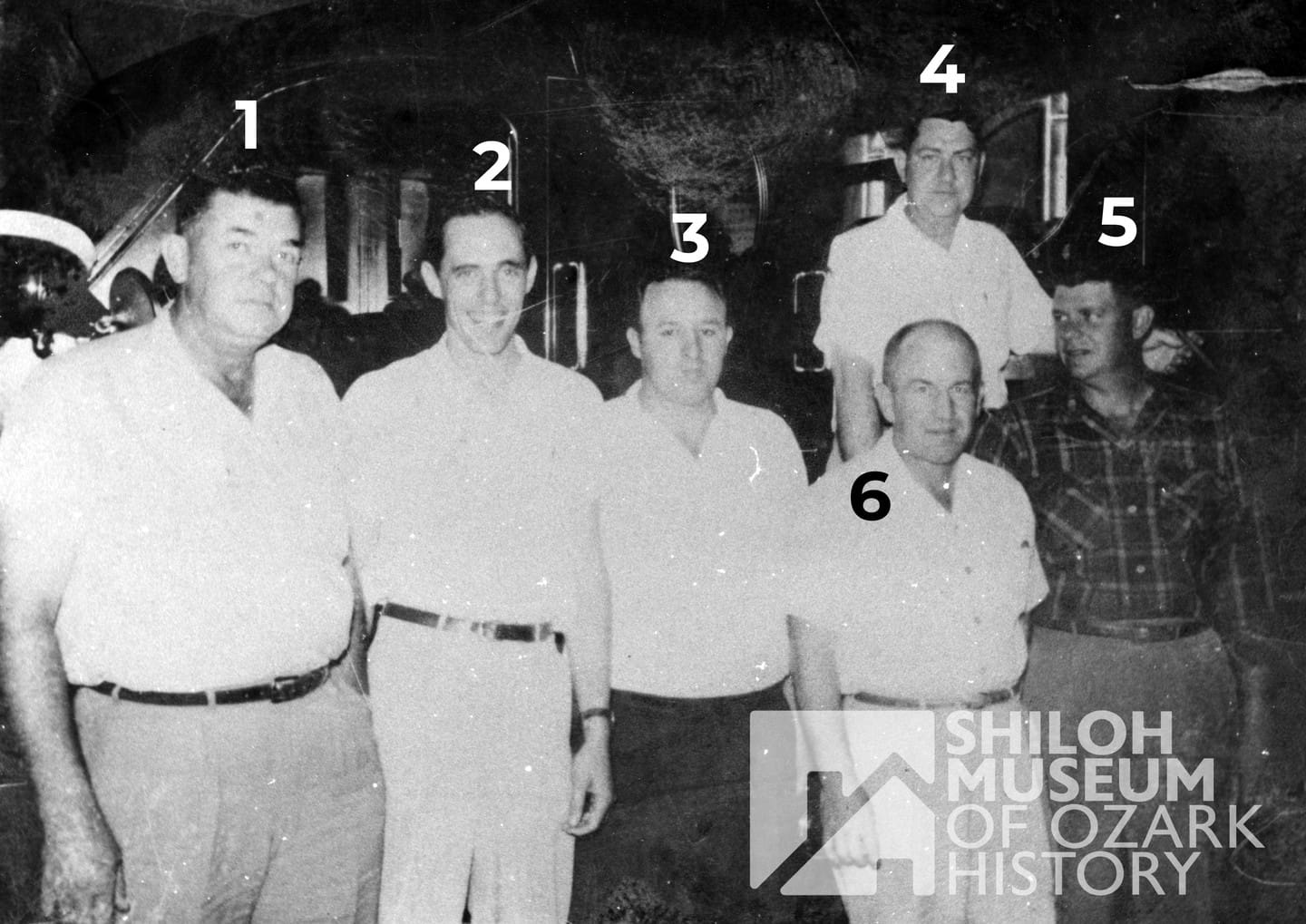 🚒 At one time, these 👨🚒👨🚒👨🚒 firemen came to the rescue of Gentry residents. Who are these men? When was this photo taken? We’re hoping you’ll have the answers for today’s edition of 📷#PhotoIDFriday!
From the Shiloh Museum’s Benton County History Book Collection (S-92-49-257).
#GentryArkansas #GentryFireDepartment #ArkansasOzarks #BentonCounty