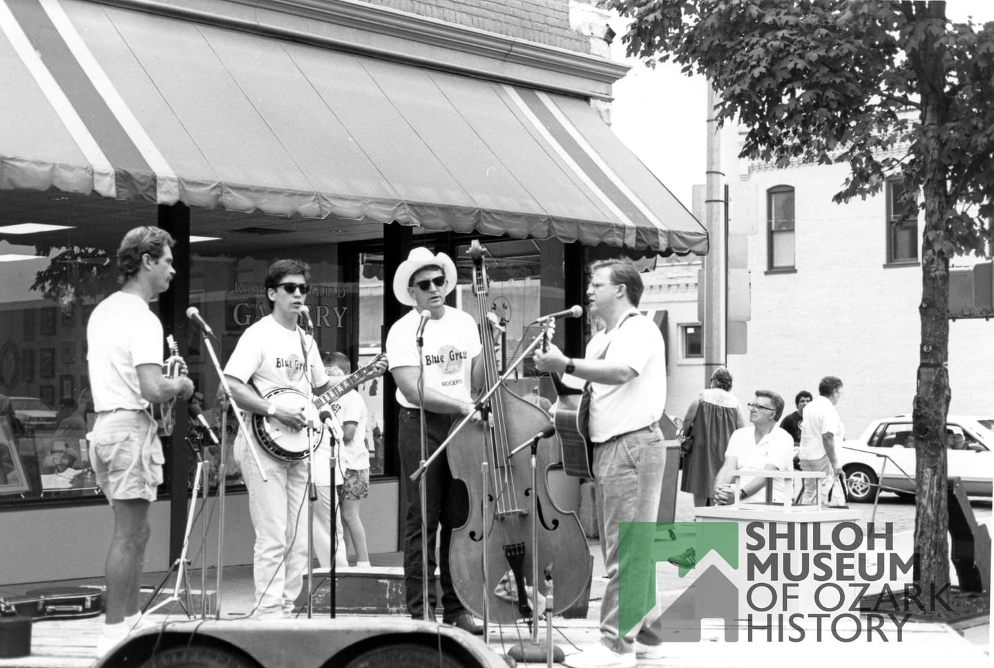 🤔Did you think we would skip over our 📷 #PhotoIDFriday because of the holidays? Not a chance! Here’s a fun one: 🪕 🎸musicians playing at Rogers Crazy Days in 1990. A note with the photo indicates this was a bluegrass group called the Blue Grass Café band.  Unfortunately, we don’t have their identities. Recognize anyone (please note the instrument they're playing  or where  they're standing)?

Photo is from the Shiloh Museum’s Benton County History Book Collection (S-92-49-192) 

#RogersArkansas #RogersCrazyDays #ArkansasOzarks #OzarkHistory
