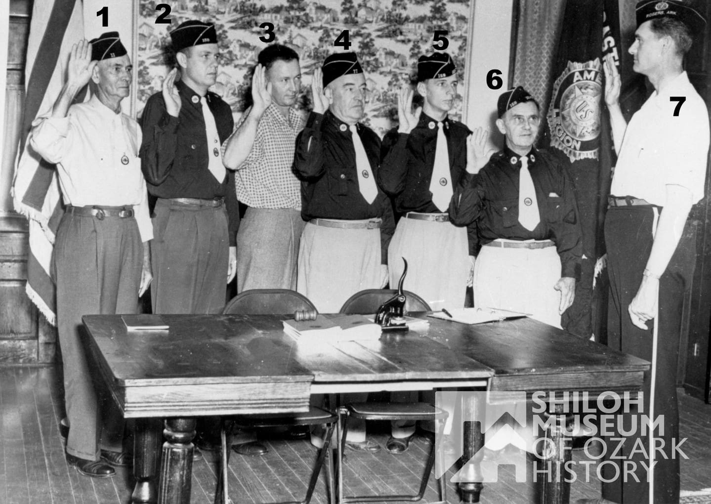 🌟 This scene featuring Gentry American Legion Post 159 members is a bit somber with a hint of optimism in this ✋ swearing in ceremony. We’d love to know who these gentlemen are and when this 📷 photo was taken. Recognize anyone on this #PhotoIDFriday?

Photo from the Shiloh Museum’s Benton County History Book Collection (S-92-49-248).

#GentryArkansas #GentryAmericanLegionPost159 #ArkansasOzarks #OzarkHistory