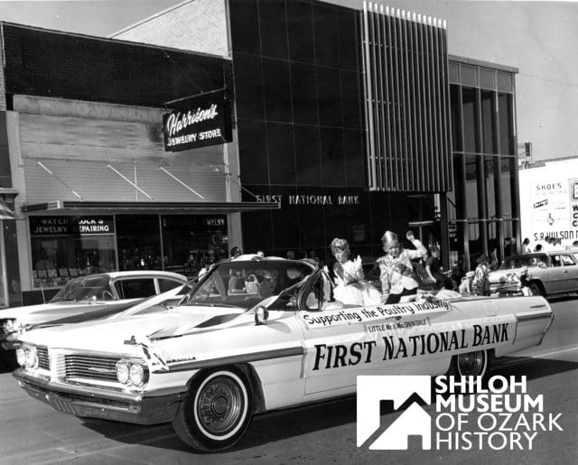 Happy #PhotoIDFriday! 📸
This is our second installment (check out last week's post!) featuring Little Mr. and Mrs. Springdale, likely during the historic Northwest Arkansas Poultry Festival parade. 🐔✨
Our young royalty is riding in style in a classic Pontiac Bonneville convertible! We believe this was snapped on Emma Avenue, looking north toward where @onyxcoffeelab is today. ☕📍
Can you help us identify the young couple or narrow down the year? Swipe left for a close-up detail! ➡️
PLEASE NOTE: If you share this to your story or feed, please make sure your account is public and tag us so we can catch all your clues and comments!
Thank you kindly for helping us preserve Ozark history! ❤️
#SpringdaleArkansas #PoultryFestival #ArkansasOzarks