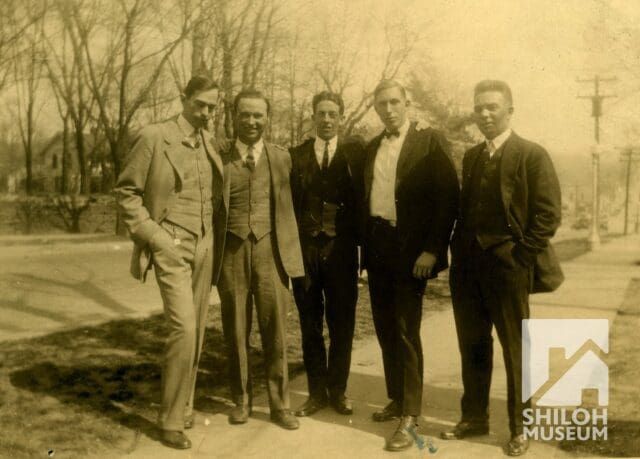 We made it through one unseasonably hot week, so let’s have some fun and play #PhotoIDFriday! 🕵️♂️📷
Here are five gentlemen standing on a sidewalk during what looks like the 1920s in late winter or early spring. We know the man in the center is Orville J. Hall Sr., a former professor at the University of Arkansas, so these other men might be faculty members as well!
Can you help us solve this mystery?
• Who are the other men in this picture?
• Where was this photo taken?
Share your thoughts and sleuthing tips in the comments below! (And if you re-share this post, please set your post privacy to Public so we can track down your leads!)
Photo is from the Shiloh Museum's Orville J. Hall Jr. and Susan Dulan Hall Collection (S-2025-57-337).
#ShilohMuseum #UniversityofArkansas #FayettevilleArkansas
